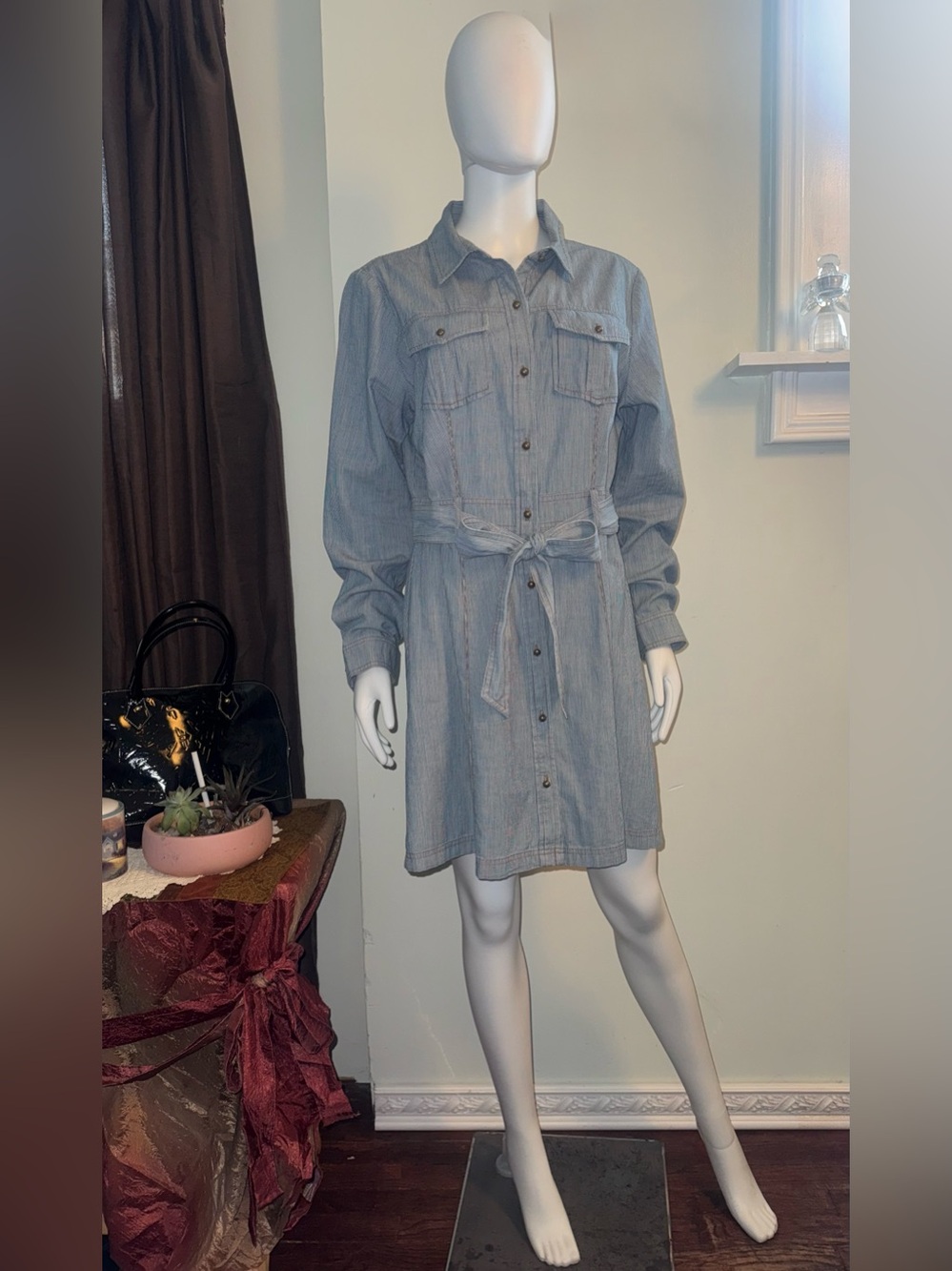 Kut from the Kloth Light Blue Denim Shirt Dress with Tie Waist